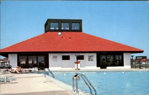 Des Moines Iowa Advertureland Campground Pool c1950-60s Vintage Postcard