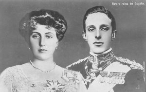 L062 Spain Royalty King and Queen vintage postcard