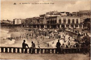 CPA BIARRITZ - Le Casino et la Grande Plage (450405)