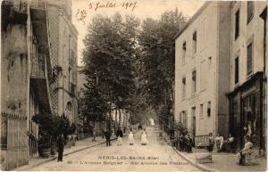 CPA NÉRIS-les-BAINS - L'Avenue Reignier-dite Avenue des Platanes (262628)