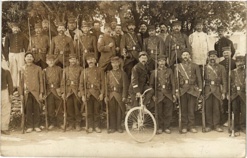 CPA Militaire - Soldier on a Bicycle and Other Soldiers (698249)