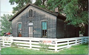 Postcard MO St. Joseph - Historical Jesse James home