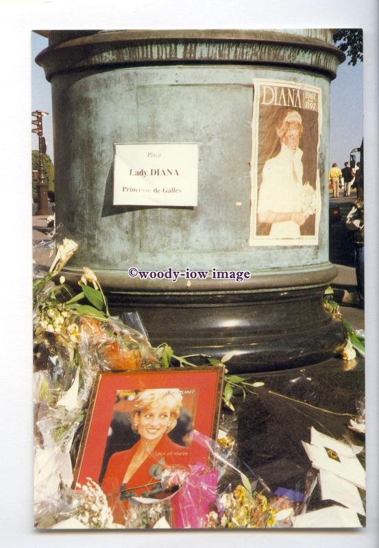 er0141 - Tributes in France left to Princess Diana after her Death - postcard