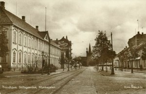 norway norge, TRONDHJEM, Stiftgaarden, Munkegaten (1910s) Mittet RPPC Postcard