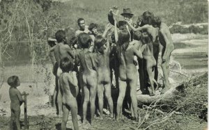 brazil, Indios Botucudos Aimoré Indians, Distribuição de presentes ás Mulheres