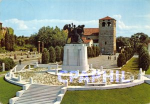 Postcard Modern TRIESTE
Cathedral of San Giusto e Caduti Monument