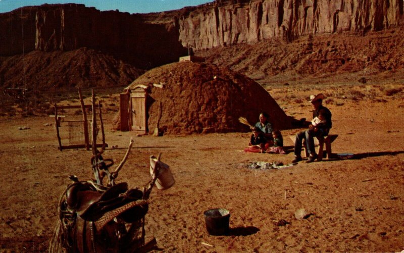 USA Navajo Family Native Americans Arizona Chrome Postcard 08.56