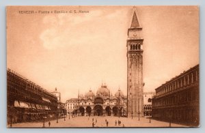 Venice Square & St. Mark's Basilica in Italy VINTAGE Postcard 0502