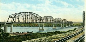 Postcard Early View of The Missouri Bridge in Pierre, SD.        Q5