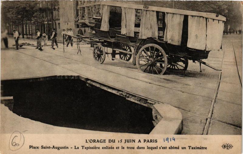 CPA L'ORAGE DU 15 JUIN a PARIS (8e) Tapissiere, Taximetre, trou (198994)