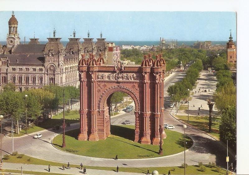 Postal 037781 : Barcelona. Arco de triunfo hacia el mar