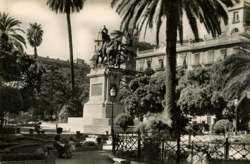 Spain - Valencia.  Monument to the King D. Jaime 1st  RPPC