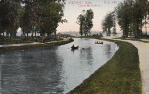 Michigan Detroit Canoeing In Canal Belle Isle Park