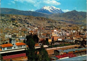 VINTAGE CONTINENTAL SIZE POSTCARD MID-AERIAL VIEW OF LA PAZ BOLIVIA 1970s