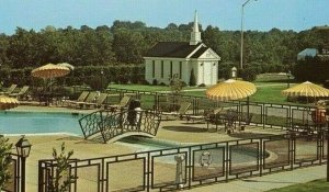 Postcard Early View of Holiday Inn in Forsyth, GA.      R7