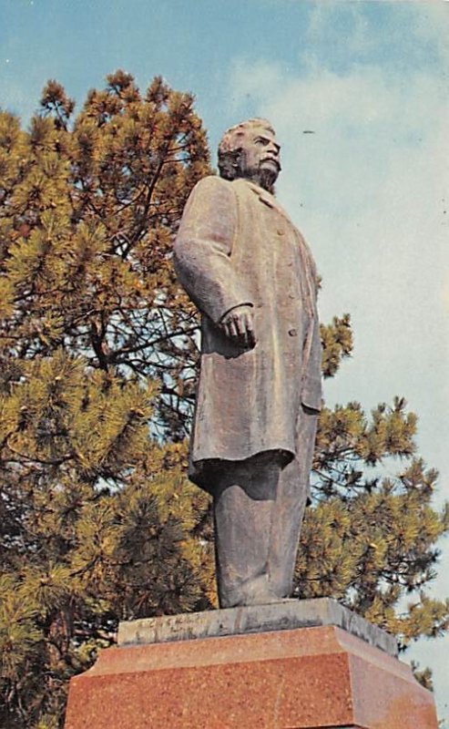 Statue of Mark Twain Hannibal, Missouri, USA Statues / Monuments Unused 