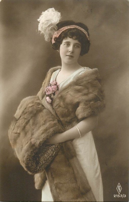 Fur fashion glamor lovely lady portrait 1912 postcard