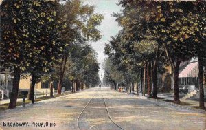 Broadway Piqua Ohio 1907 postcard