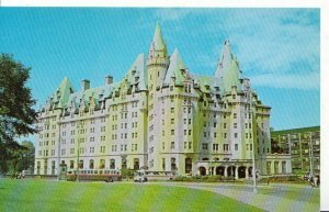 Canada Postcard - The Chateau Laurier in Beautiful Ottawa - Ontario - Ref 3845A