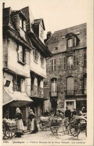 CPA QUIMPER Vieilles Maison de la Place Medard (143640)