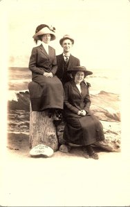 RPPC Postcard of Seaside Oregon Women in Hats Outdoor Beachside Portrait 1917