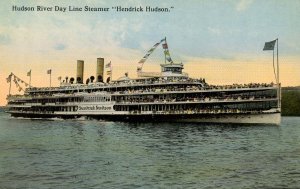 Hudson River Day Line - Steamer Hendrick Hudson