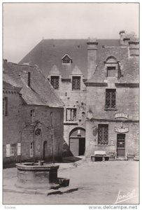 RP: LOCRONAN , France , 40-50s ; Le Vieil Hotel Saint-Ronan