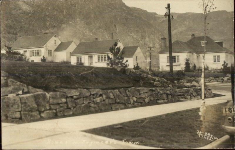 Grand Coulee Dam Area Engineer's Town Homes Real Photo Postcard