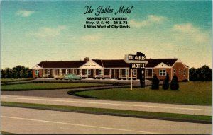 Postcard MO Kansas City The Gables Motel Highway 40 - LINEN, Old Cars 1940s A19