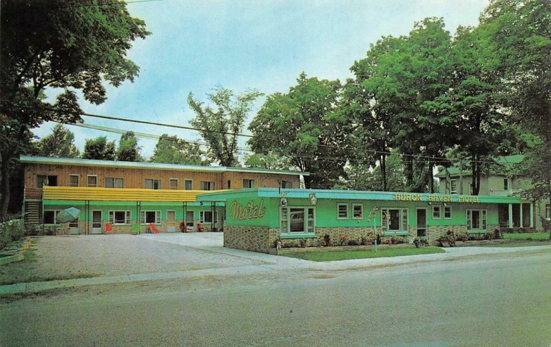 SOUTHAMPTON, Ontario Canada   HURON HAVEN MOTEL~Ron Thompson ROADSIDE Postcard