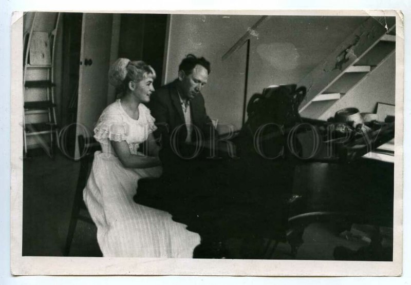 3101079 RUSSIA Woman & Composer MUSICIAN old REAL PHOTO