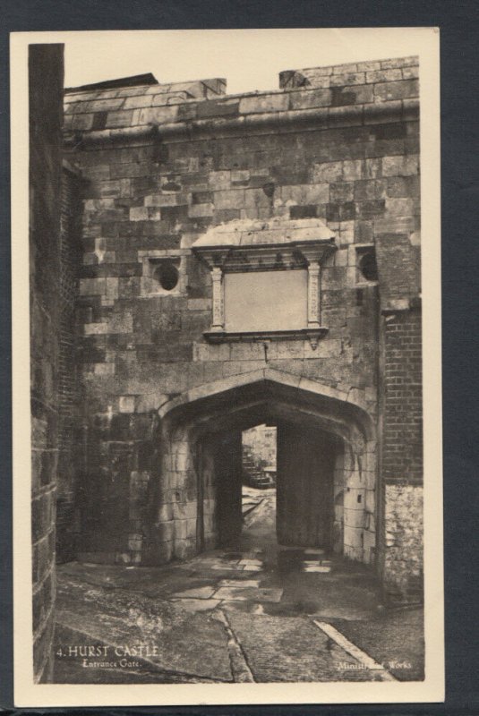 Hampshire Postcard - Hurst Castle, Milford on Sea - Entrance Gate    T3840