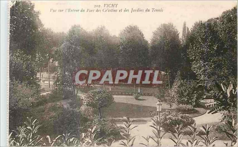 CPA Vichy Vue sur l Entree du Parc des Celestins et des Jardins du Tennis 