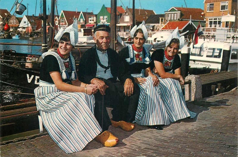 Post card Netherlands Volendam ethnic types and scenes Dutch folk outfits