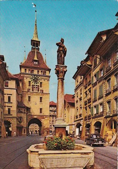 Switzerland Bern Kaefigturm mit Anna-Seiler-Brunnen