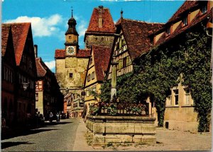 VINTAGE CONTINENTAL SIZE POSTCARD ST. MARKS TOWER & STREET SCENE ROTHENBURG