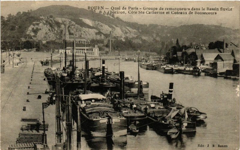 CPA ROUEN-Quai de PARIS Groupe de remorqueurs dans le Bassin (348452)