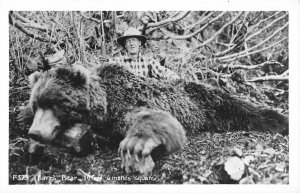 H43/ Interesting RPPC Postcard c1940 Alaska Barr's Grizzly Bear Hunting 2