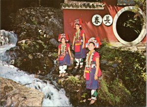 postcard Taiwan - Women at Eternal Spring Shrine - Changchun Shrine