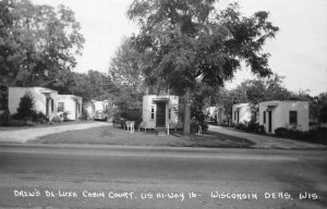 Wisconsin Dells Wisconsin Drews Deluxe Cabin Court Real Photo Postcard AA111348