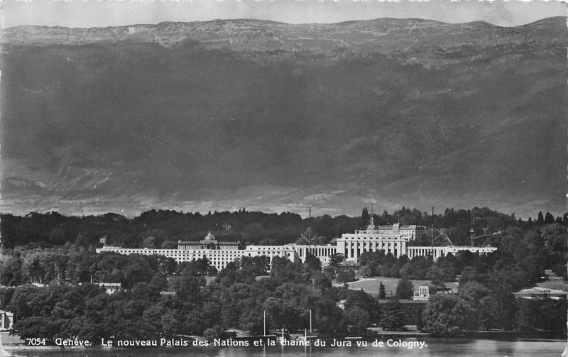 BR20719 Geneve le nouveau palais des nations ety la chaine du jura Switzerland