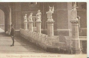 Middlesex Postcard - The Kynge's Beestes - Hampton Court Palace - Ref TZ6524