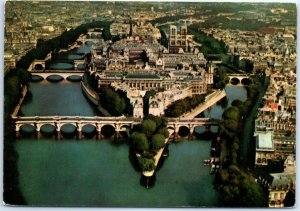 M-57401 Aerial view of the Île de la Cité and the seven bridge Paris France