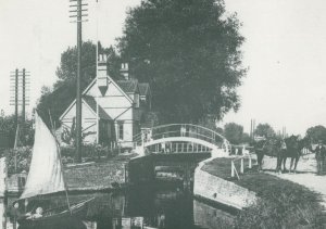 Dobbs Weir Lock in Hoddesdon Hertfordshire River Waterways Postcard