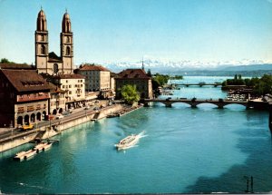 Switzerland Zurich und Die Alpen Zunfthaeuser und Grossmuenster an der Limat ...