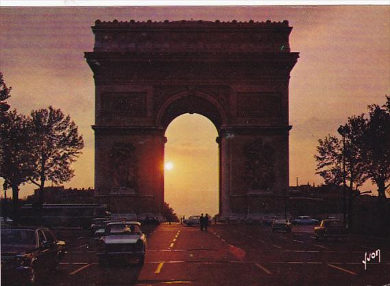 France Paris Crepuscule sur l'Arc de Triomphe