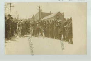 RPPC c1910 BICYCLE RACE Bicycles STARTING LINE Officials CROWD WATCHING #3 Bike