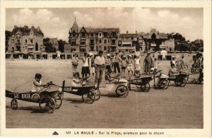 CPA AK LA BAULE Sur la Plage aviateurs pour le depart (73141)