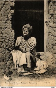 CPA AK Tananarive- Type de vieille femme Malgache MADAGASCAR (819014)