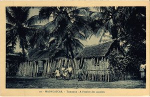 CPA AK Tamatave A l'ombre des cocotiers MADAGASCAR (1261967)